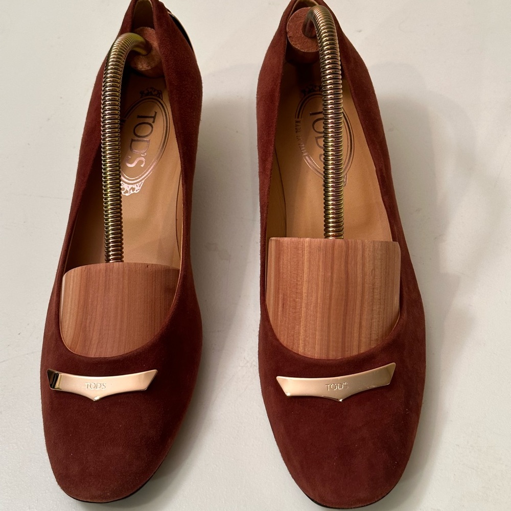 TODS light brown suede NWOT and gold metal in front and back as per pictures.